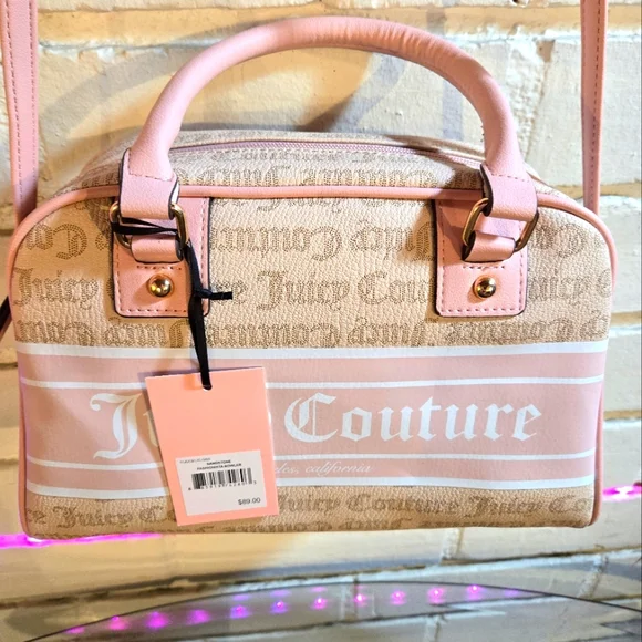 新品＊正規品 Juicy Couture ボディバッグ ベロア スエード ピンク Amazon.com: Juicy Couture Women's Juicy Gelato Camera Bag